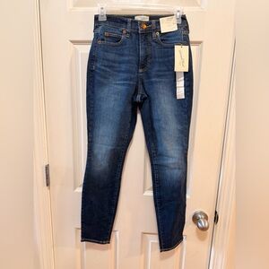 Universal Thread NEW!!! High Rise Skinny Jeans 
New with tags
Size 2 Short